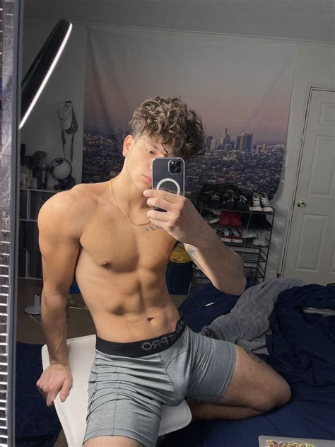 Top 10 OnlyFans Asian Male & Top Asian Guy OnlyFans .